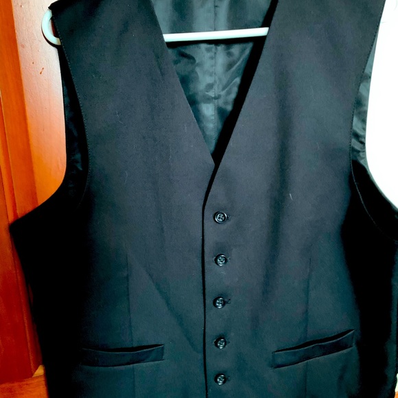 Mens black vest. Size large. 100% wool. Black. - Picture 1 of 4